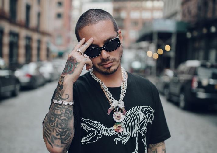 J Balvin regresa al reguetón con su nuevo álbum Vibras