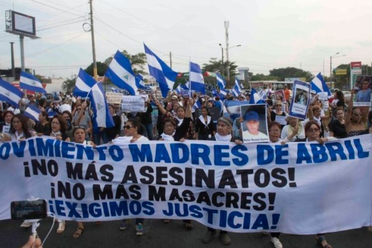 Las madres de abril exigen justicia para sus hijos asesinados en manifestación multitudinaria