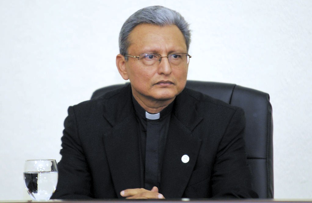 El padre jesuita José Alberto Idiáquez, rector de la Universidad Centroamericana (UCA). LA PRENSA/ ARCHIVO