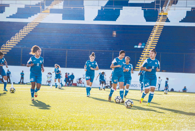 Preselección Nacional de Futbol Femenina Mayor viajó a Panamá