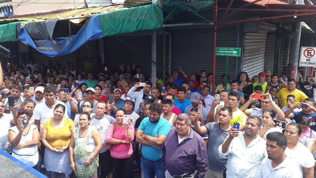 Comerciantes del mercado oriental llaman a la desobediencia civil