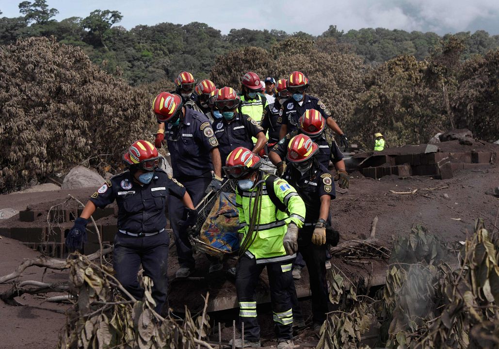El volcán de Fuego sigue sin dar tregua en Guatemala