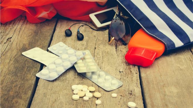 Por qué viajar con medicinas puede ser arriesgado (y qué precauciones debes tomar)