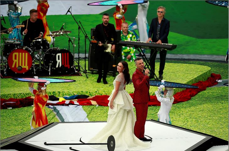 Austera fiesta inaugural del Mundial con Robbie Williams como atracción
