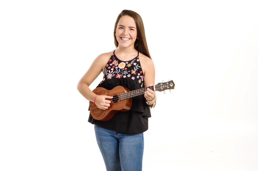 Alejandra y su canto por la paz de Nicaragua y en memoria de los mártires