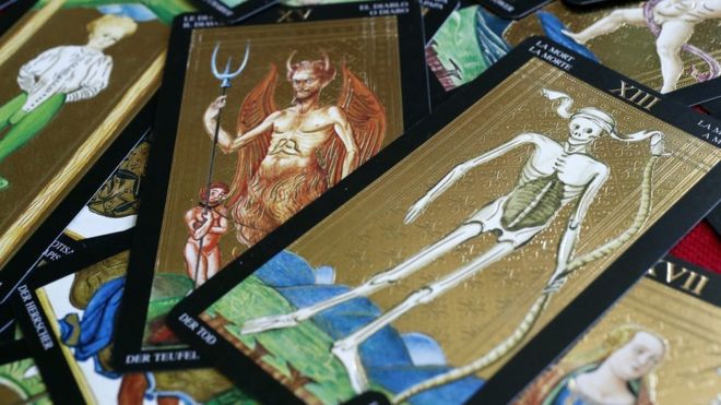 Cómo los cambios políticos en el mundo están reviviendo el Tarot, un pasatiempo del siglo XV
