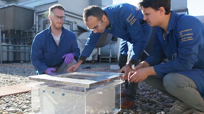 La caja revolucionaria que capta agua del aire del desierto