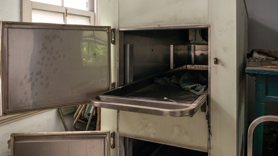 Mujer dada por muerta «resucita» en la nevera de una morgue