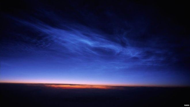Qué son las extrañas nubes nocturnas y brillantes que se están volviendo cada vez más visibles