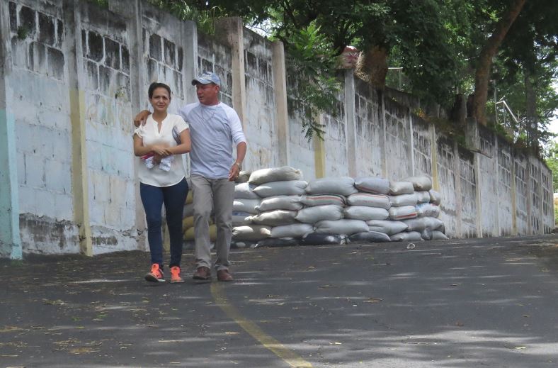 Policía Nacional libera a la doctora retenida frente a un hotel de Managua