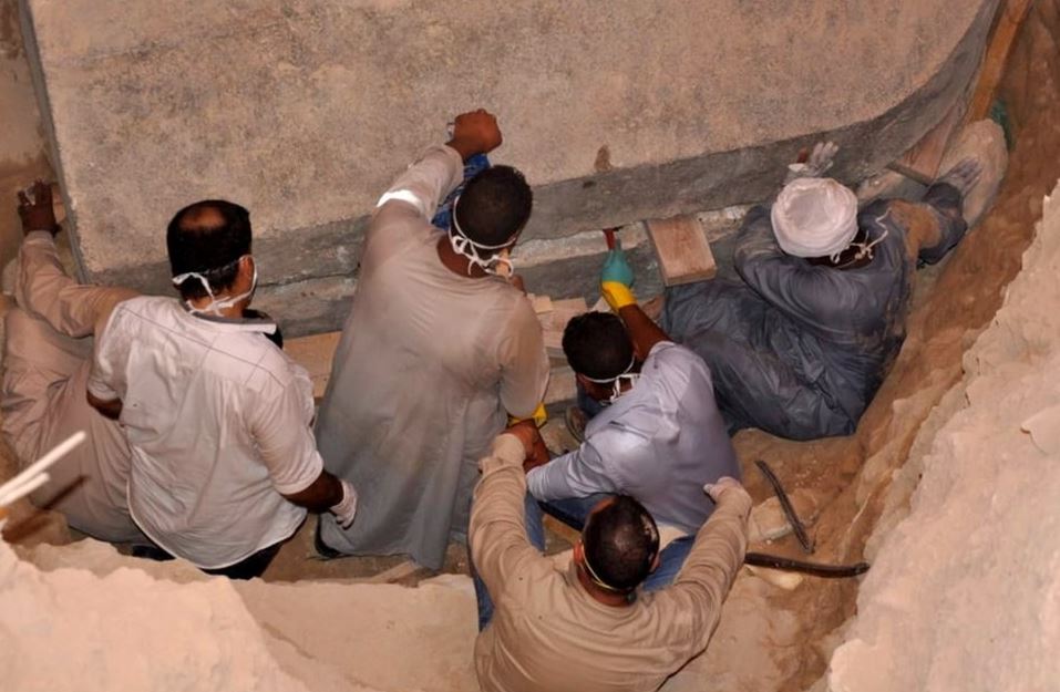 Resuelven el misterio del contenido del enorme sarcófago negro hallado en la ciudad egipcia de Alejandría