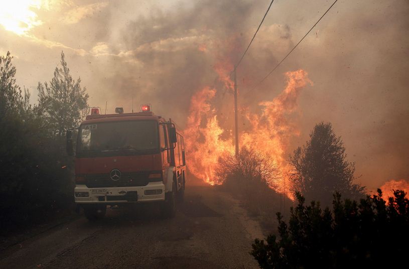 Unos 74 muertos tras un incendio en Atenas, Grecia
