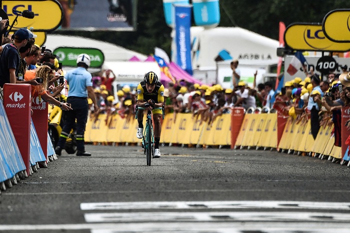 Primoz Roglic cruzó en solitario la meta en la etapa 19 del Tour de Francia, la última de montaña en esta edición que está cerca de su final. LA PRENSA/AFP / Jeff PACHOUD