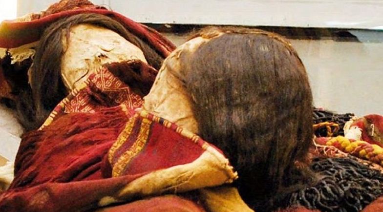 El sorprendente hallazgo de dos momias incas envueltas en trajes con un polvo tóxico en Chile