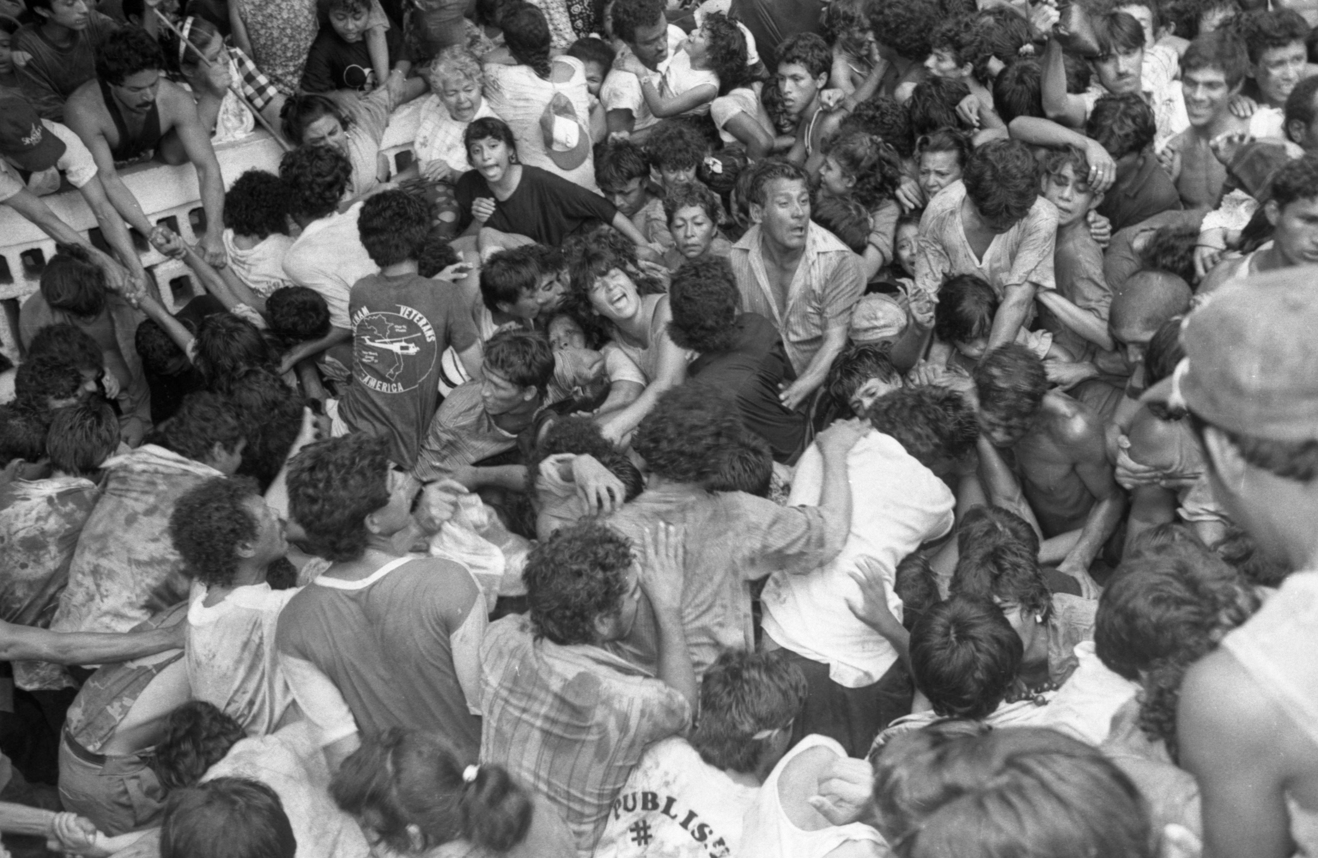 Una avalancha humana durante las fiestas del 10 de agosto de 1993 en la dejada de Santo Domingo de Guzmán