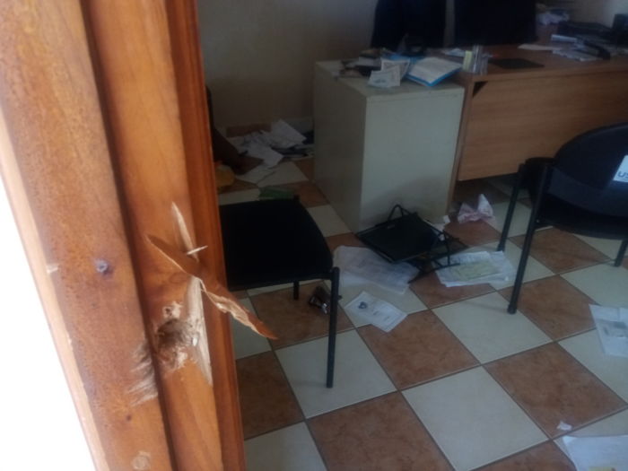 Simpatizantes sandinistas roban en las oficinas de Movimiento por Nicaragua