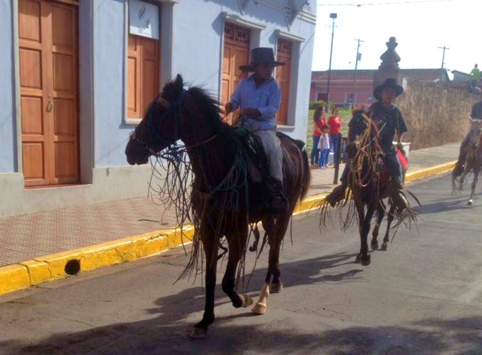 Alcaldía orteguista realiza un raquítico desfile hípico en Granada