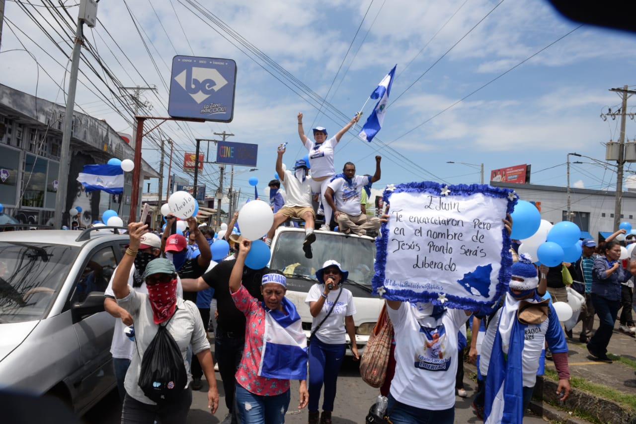 La marcha finalizó en el paso a desnivel de Rubenia. LA PRENSA/ MANUEL ESQUIVEL