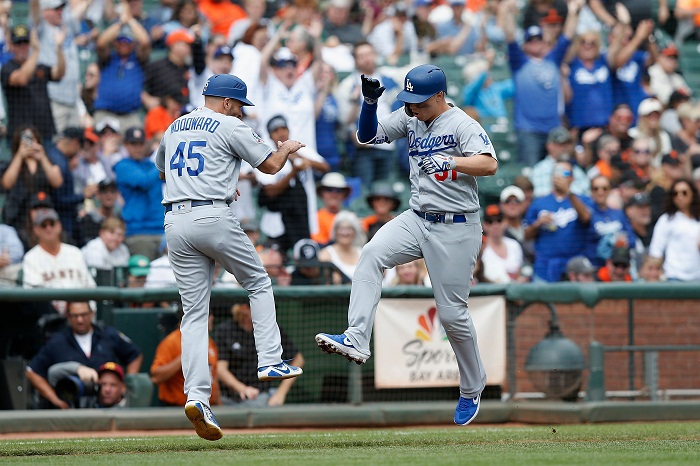 El primer bate de los Dodgers de Los Ángeles Joc Pederson, abrió el partido ante los Gigantes de San Francisco con un cuadrangular. LA PRENSA/AFP