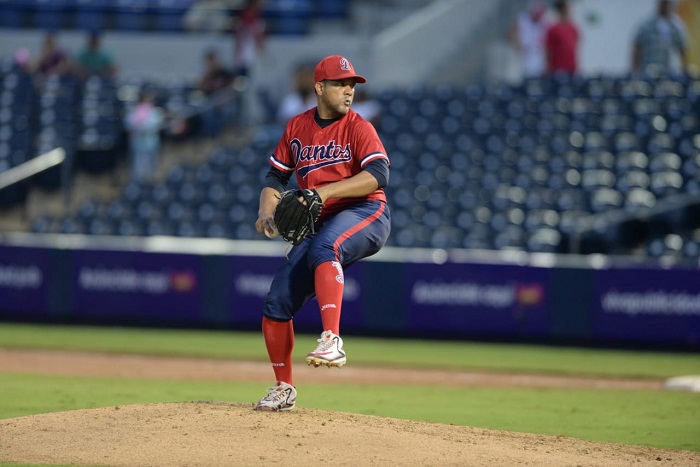 Gustavo Martínez le dio la victoria a los Dantos, en el sexto partido de la semifinal frente a la Costa Caribe. LA PRENSA/MANUEL ESQUIVEL