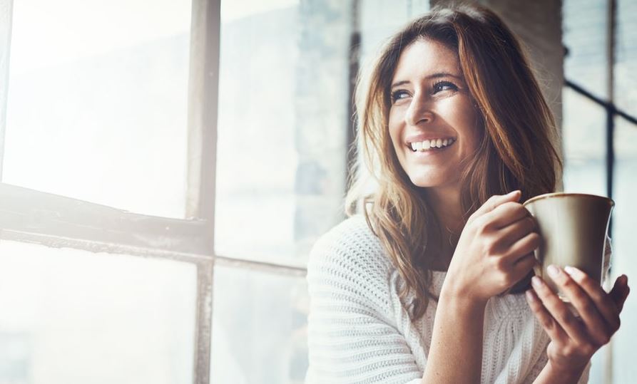 Cómo son los «ambivertidos», las personas que combinan 2 dimensiones opuestas de personalidad