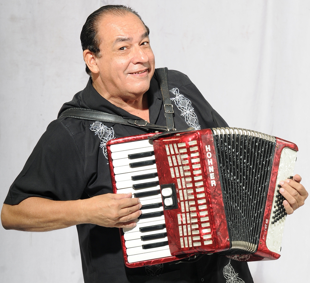 Carlos Mejía Godoy lanza con la disquera Warner canciones del son nica y de los héroes de abril