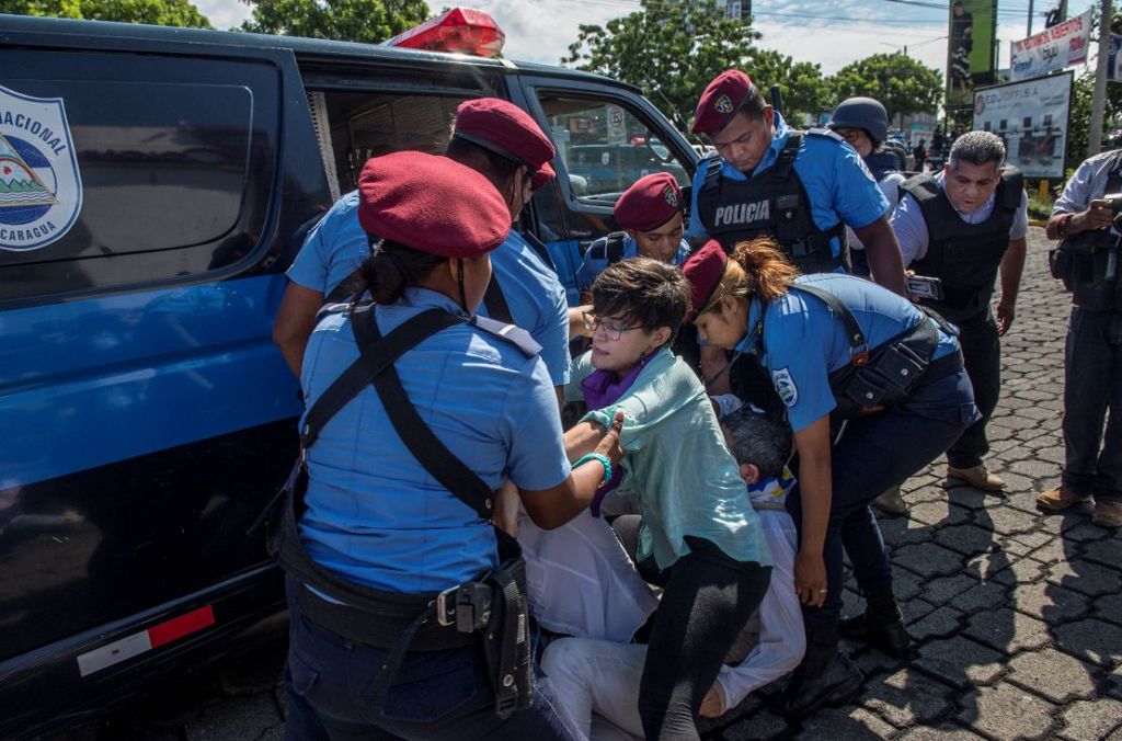 La represión y detenciones ilegales de la Policía en Nicaragua se recrudecieron este fin de semana en Managua, en e sector de Camino de Oriente. LA PRENSA/ ÓSCAR NAVARRETE