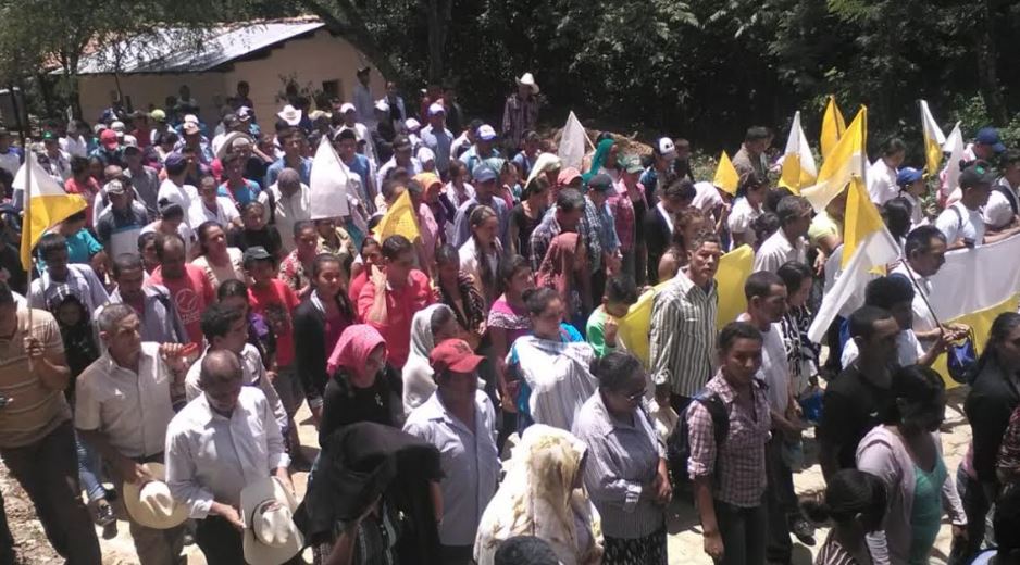 Feligreses piden por la paz en peregrinación del Señor de Los Milagros en Nueva Segovia