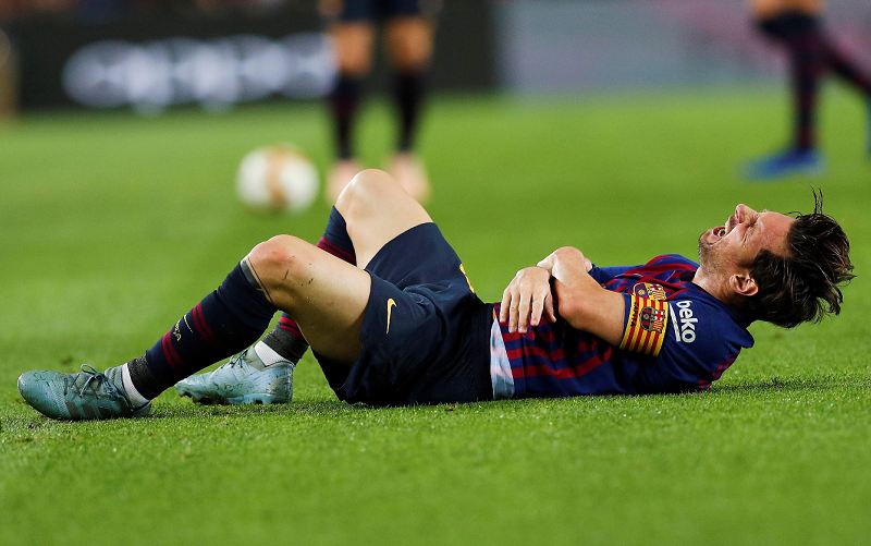 Messi, con fractura del radio derecho, y se pierde el Clásico español