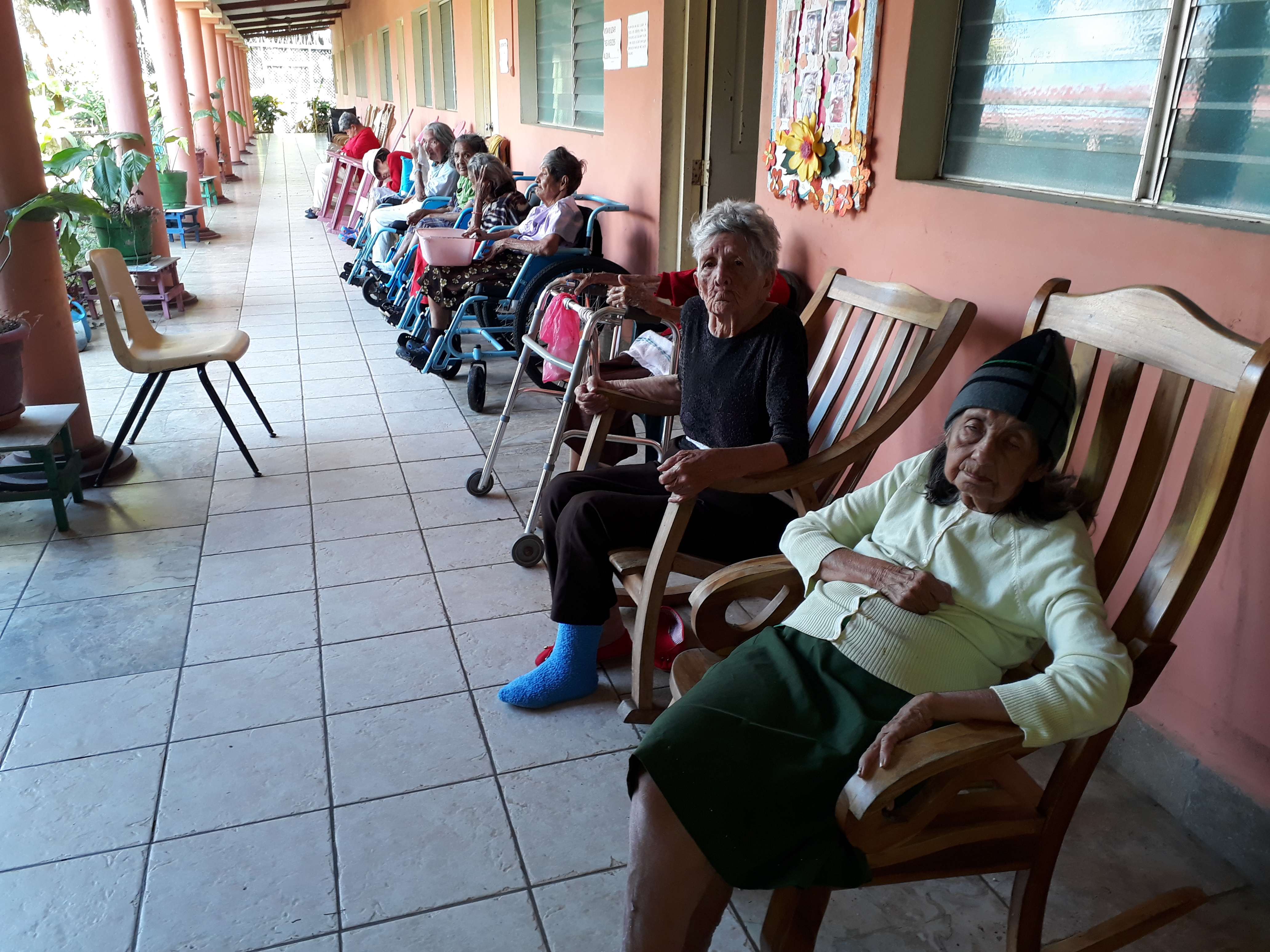 Hogar de ancianos en San Marcos realiza venta de manualidades para subsistir a la crisis