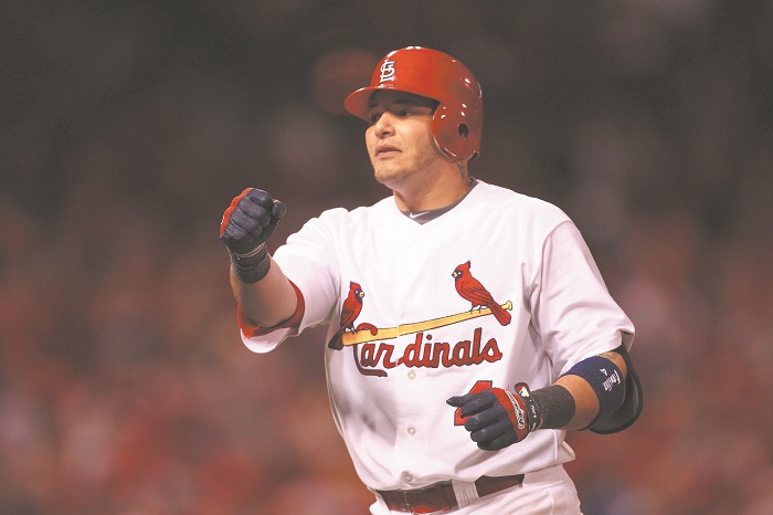 Yadier Molina ganó el Premio Roberto Clemente por su apoyo a los puertorriqueños afectados por el huracán María. LA PRENSA/ARCHIVO