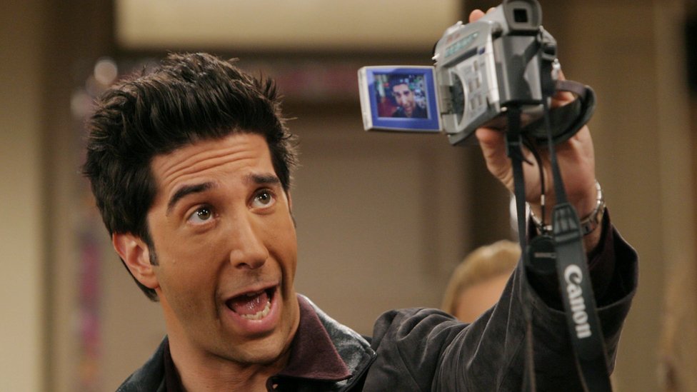 David Schwimmer, el actor que interpretó a Ross en «Friends»: «Yo no robé las cervezas»