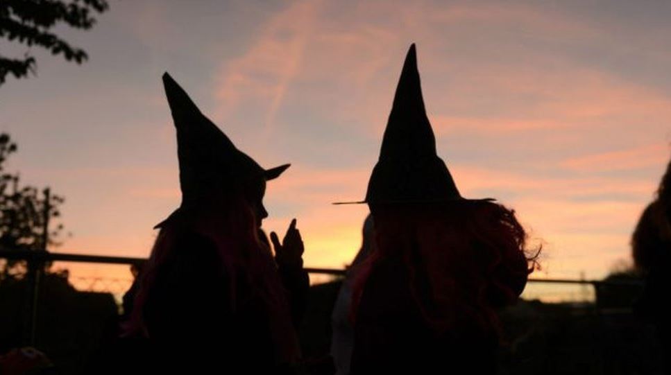 Halloween: cuál es el origen de la «noche de brujas», la centenaria tradición que mezcla hogueras, embrujos, calabazas y caramelos