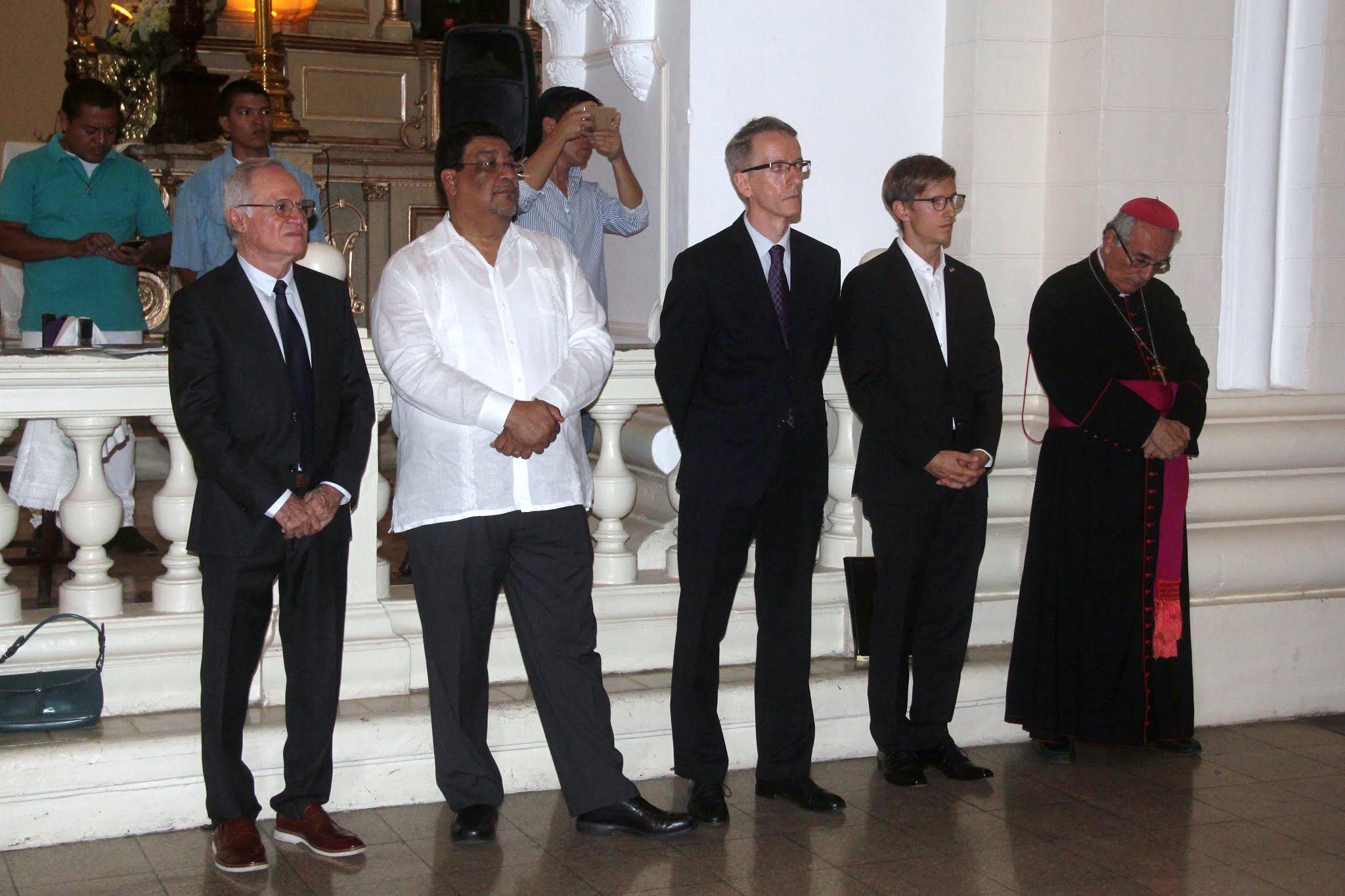 Monseñor Bosco Vivas aboga por la paz al conmemorar fin de la Primera Guerra Mundial