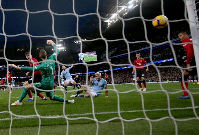 City se impone al United en el derbi de Manchester