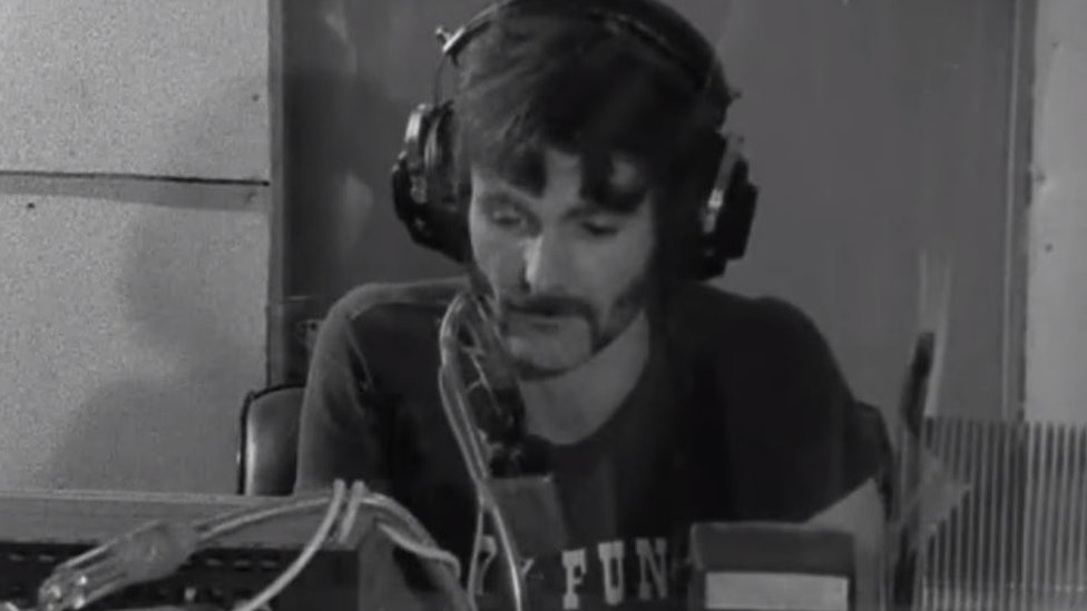Deke Duncan, el locutor de radio que presentará un programa en la BBC tras 44 años con un solo oyente