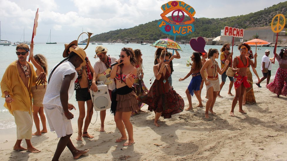 Ibiza: «Sin música esta isla está muerta», las nuevas normas que amenazan la fiesta en la famosa isla española