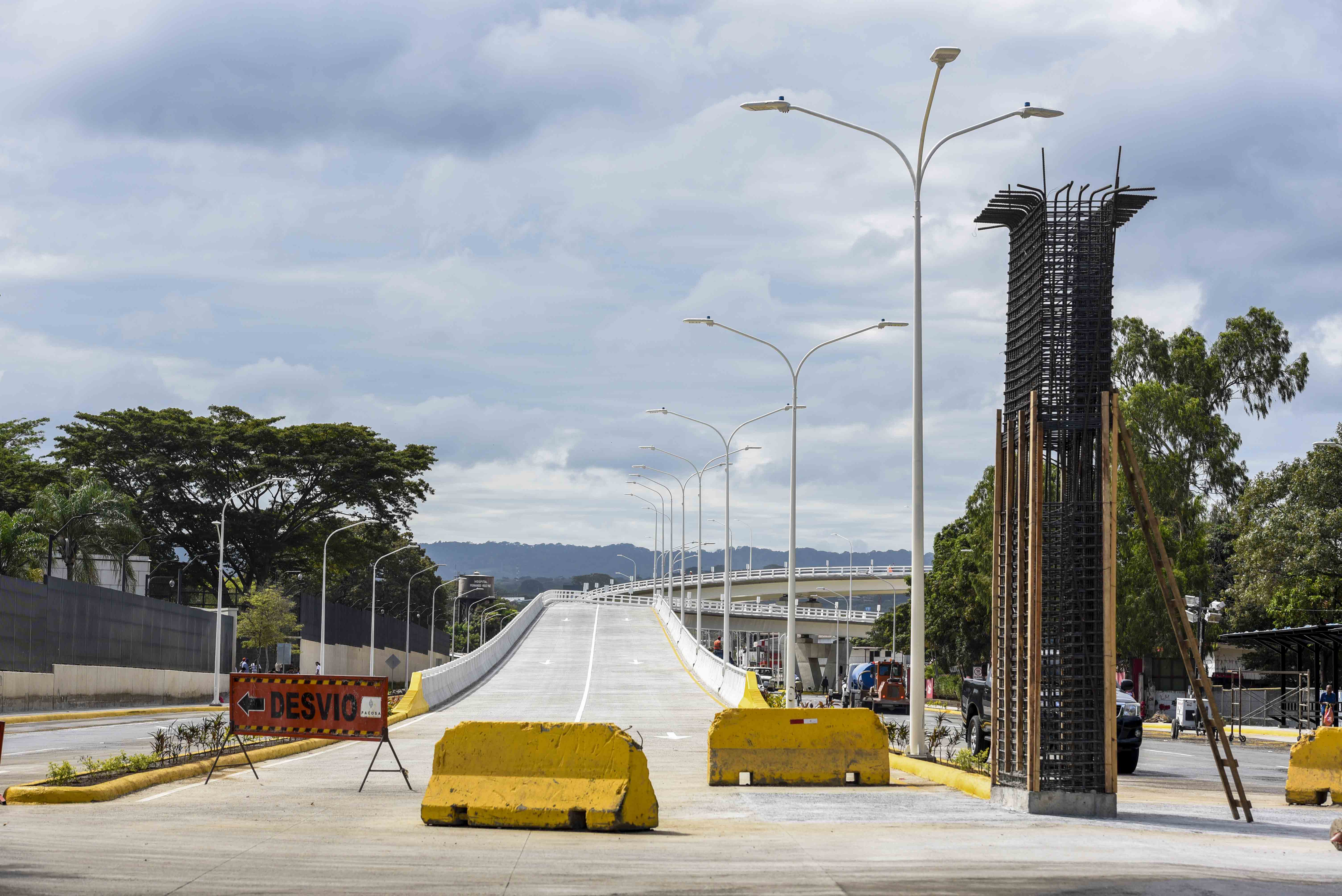 Paso a desnivel en Las Piedrecitas