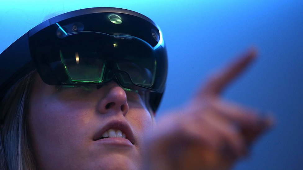 Cómo son las gafas HoloLens de Microsoft que el ejército de Estados Unidos usará en combate