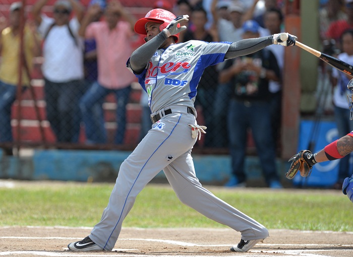 El pelotero cubano Maykel Cáceres jugará por tercera vez en la Liga de Beisbol Profesional de Nicaragua con el Bóer. LA PRENSA/JADER FLORES