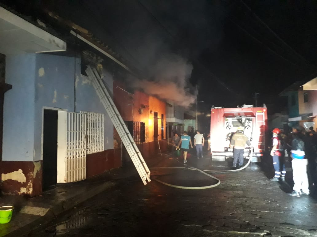 Incendio provoca pérdidas materiales en tres viviendas de Jinotega