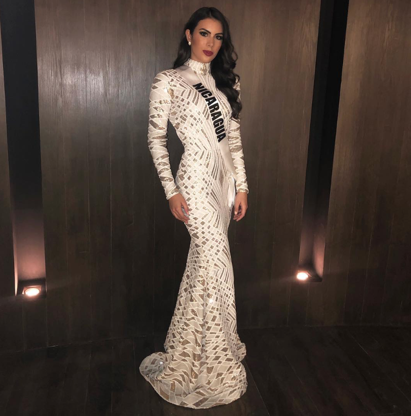 La reina de belleza participó junto a otras concursantes en cenas de galas donde destacó por su elegancia. LA PRENSA/ Tomada de redes sociales