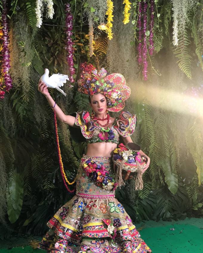 El traje típico que lució Miss Nicaragua lleva por nombre "Versos a la flor que nació en Monimbó". Durante la competencia de trajes nacionales le agregó una paloma blanca que simboliza la paz. LA PRENSA/ Tomada de redes sociales