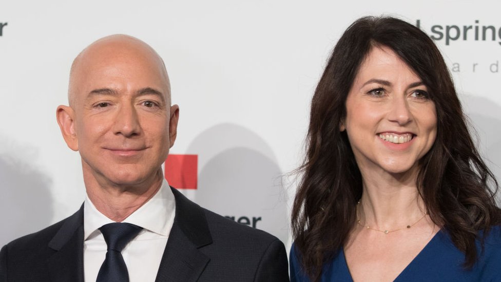 Quién es MacKenzie Bezos, la mujer de la que se divorcia Jeff Bezos tras 25 años de matrimonio