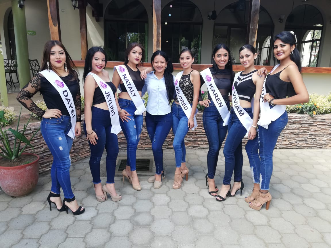 Compiten por la corona de reina de fiesta patronal