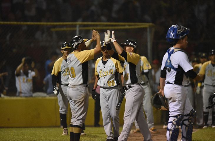 Manuel Soliman aparece a tiempo y permite a los Leones igualar la Serie Final