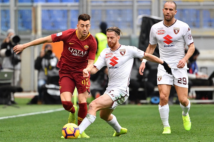 Roma gana al Torino y se acerca al Inter que no pasa del empate