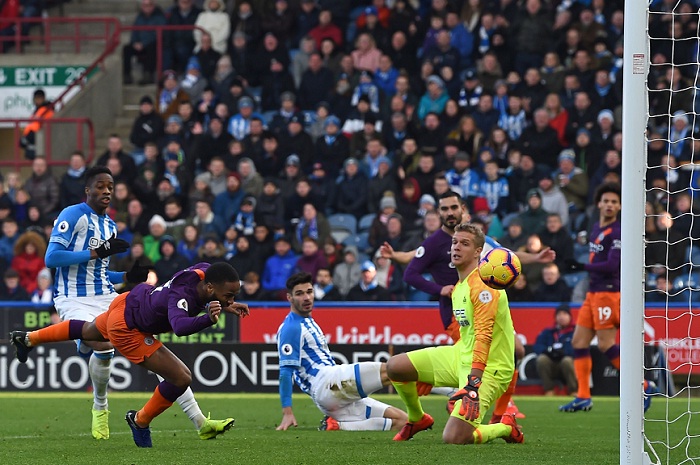 Manchester City se pasea, Tottenham gana sobre la bocina al Fulham