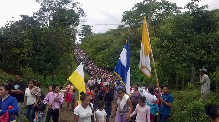 Feligreses piden por la paz en Nicaragua durante peregrinación de Nuestro Señor de Esquipulas