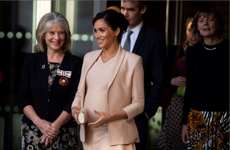 La duquesa de Sussex visita el Teatro Nacional por primera vez como patrona